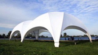 CREATIVE STRUCTURES – das Zelt für unsere Ausstellung Faszination Galopper der Firma Kentzler GmbH - Lebens(t)rau ( (2)